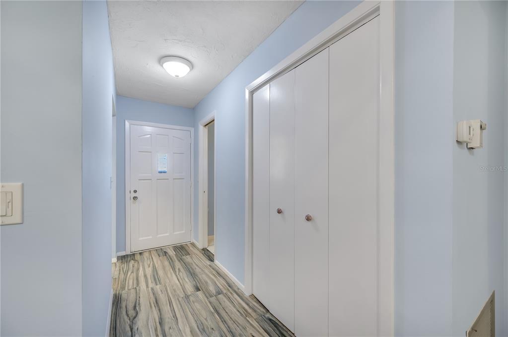 Property Photo: 639 Park Circle 41 FL 34207