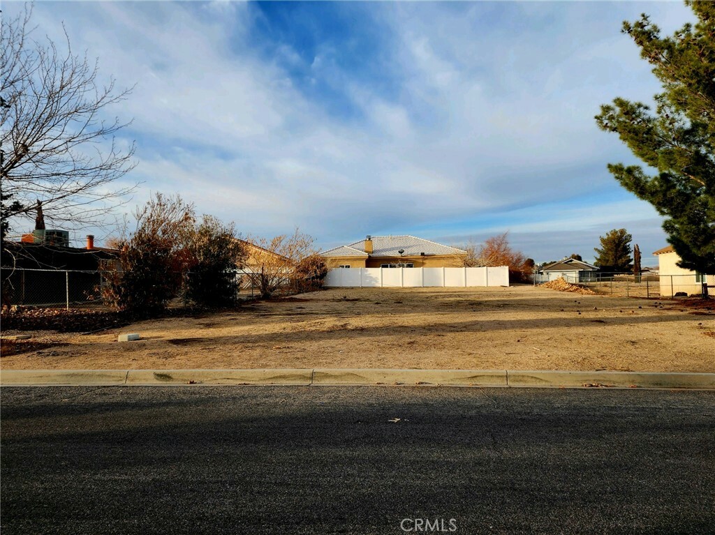 Property Photo:  14762 Hartford Lane  CA 92342 