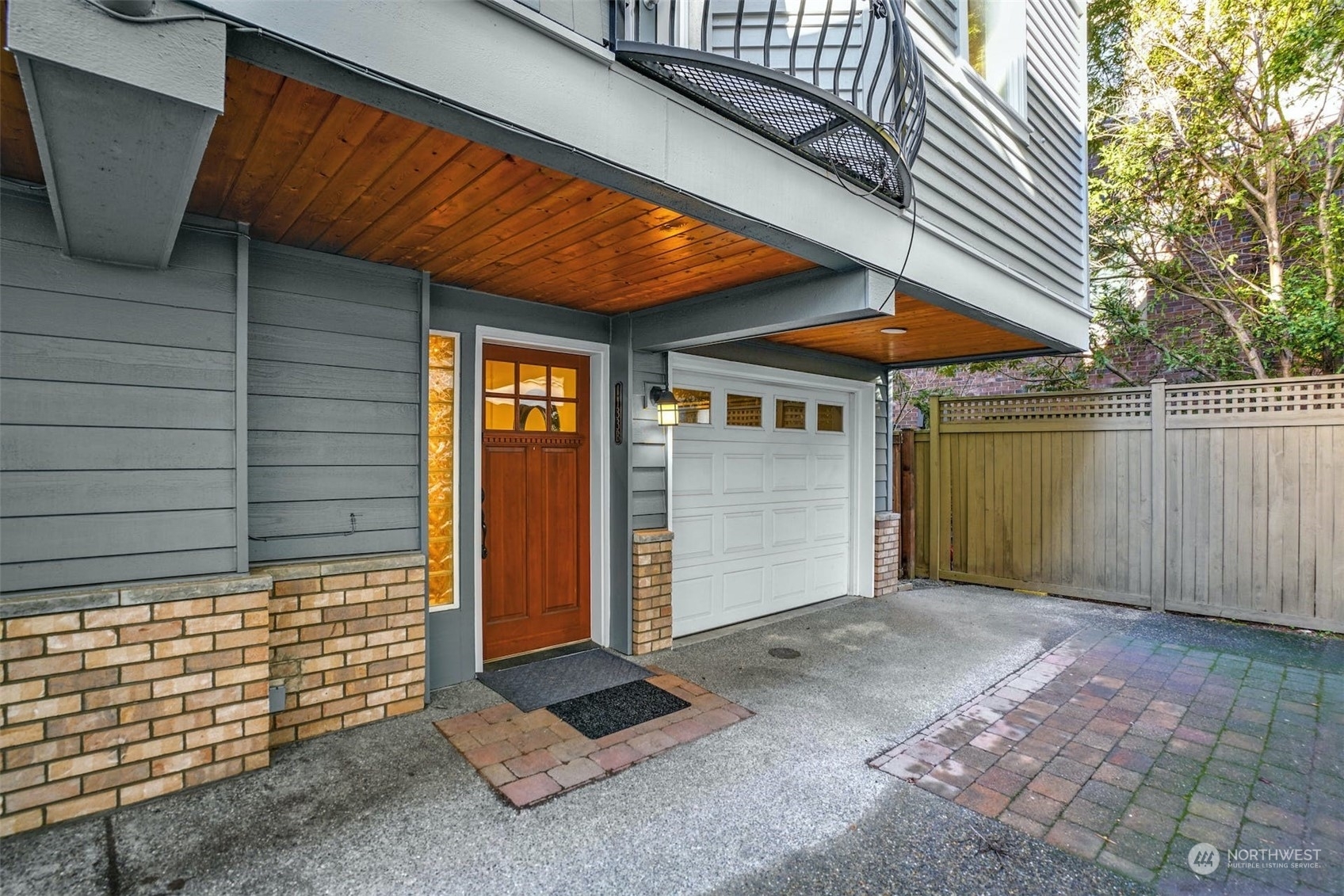 Property Photo: 1133 10th Avenue E B WA 98102