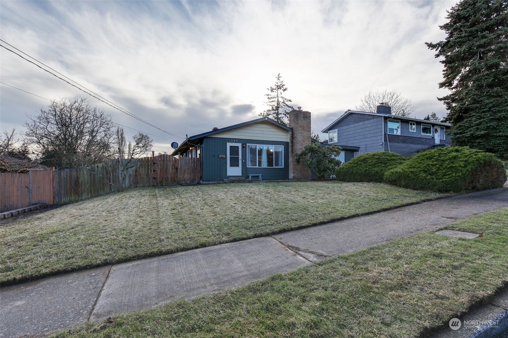 Property Photo:  429 SW 8th Avenue  WA 98277 