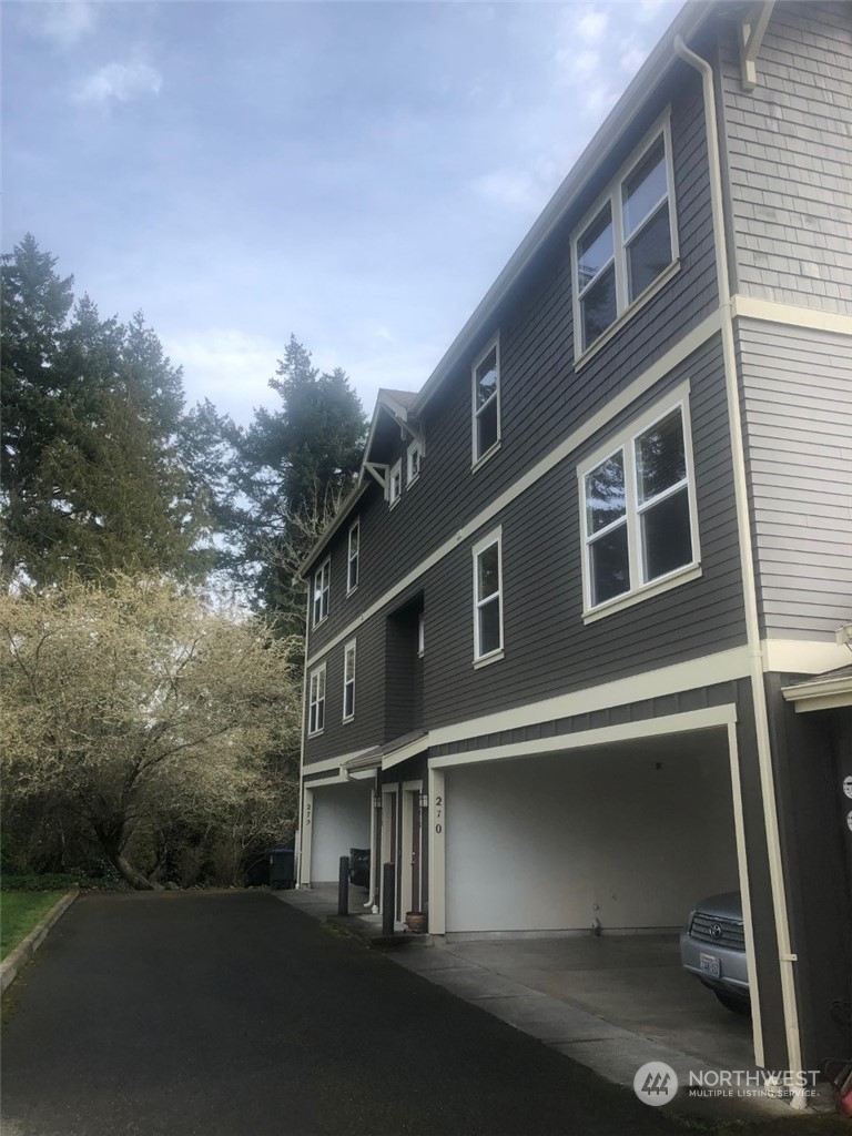 Property Photo: 272 Erickson Avenue NE C2 WA 98110