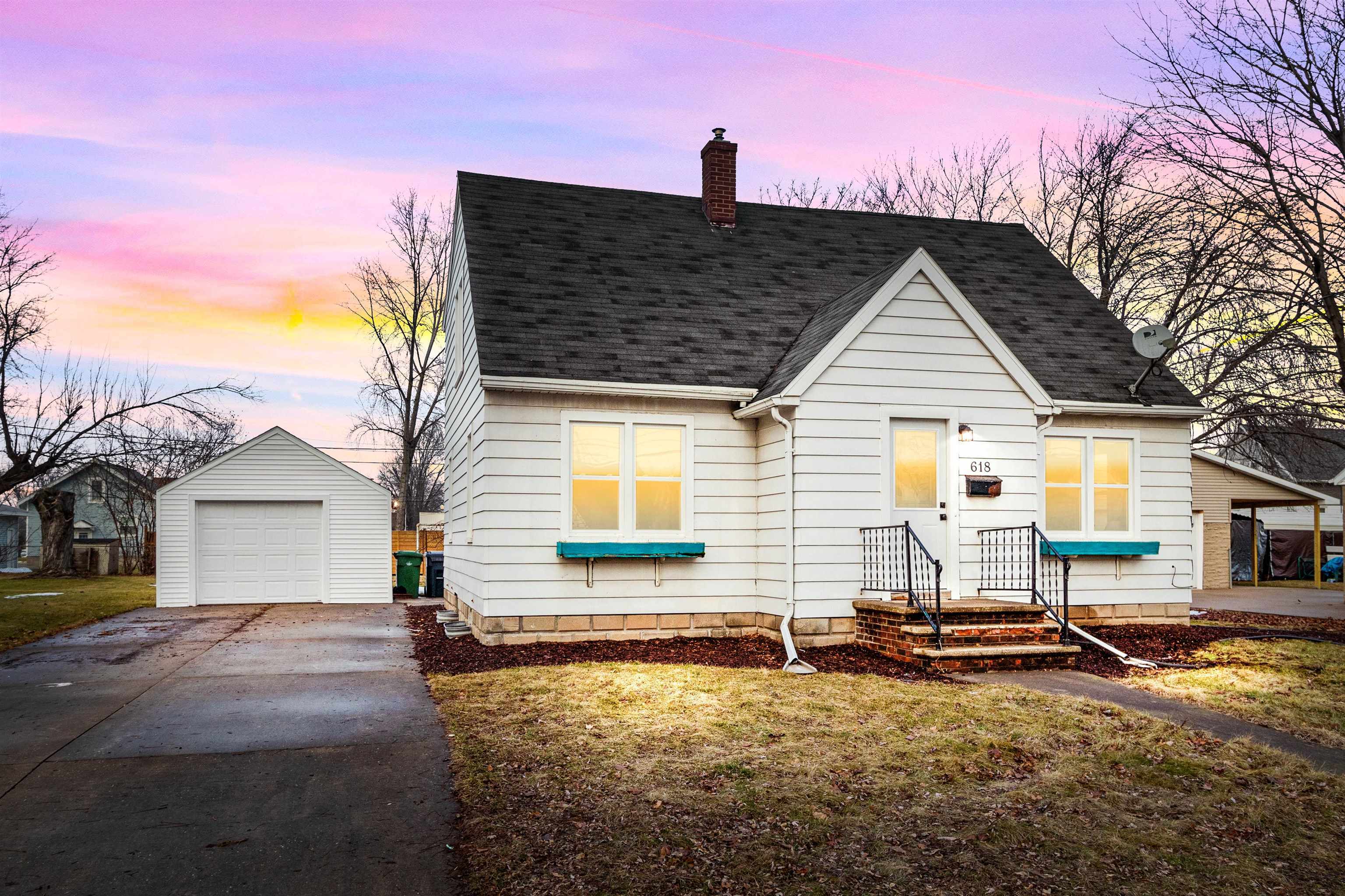 Property Photo:  618 E Maes Avenue  WI 54136 