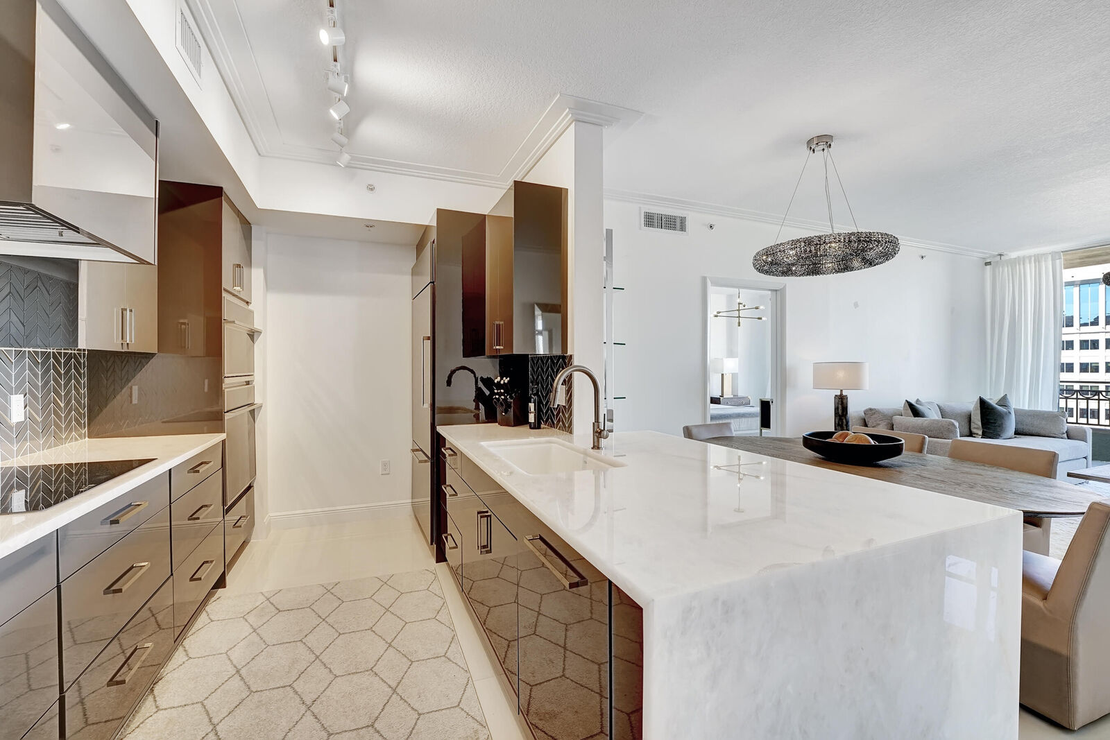 Property Photo:  550 Okeechobee Boulevard 1804  FL 33401 