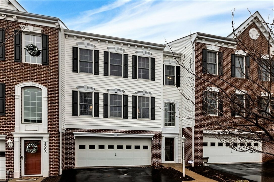 Property Photo: 2007 Trillium Ct PA 15317