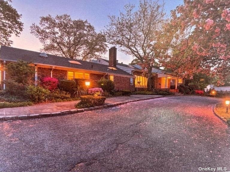 16 Sinclair Drive  Great Neck NY 11024 photo