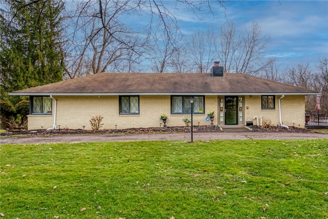 Property Photo:  2848 McCully Road  PA 15101 