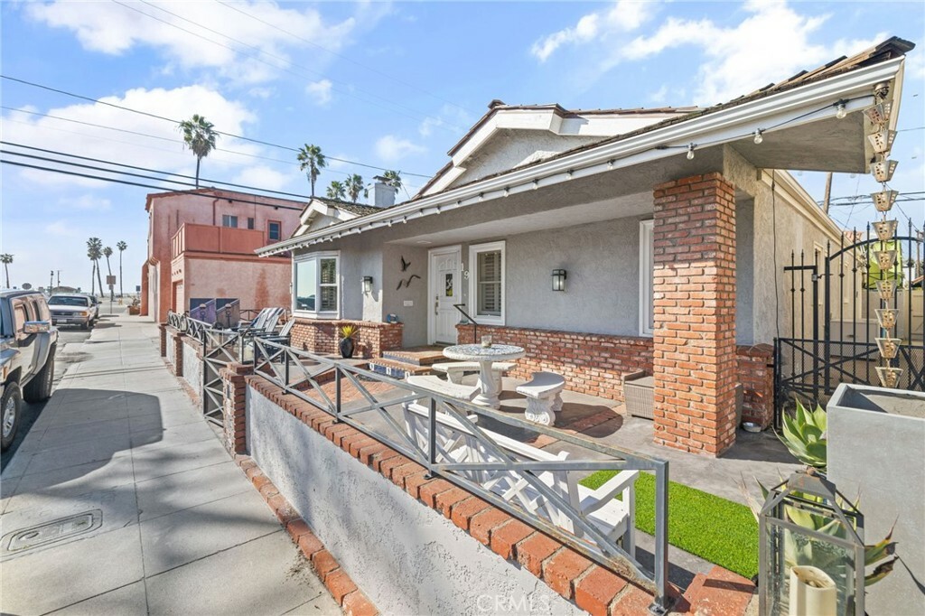 Property Photo: 19 Claremont Avenue CA 90803