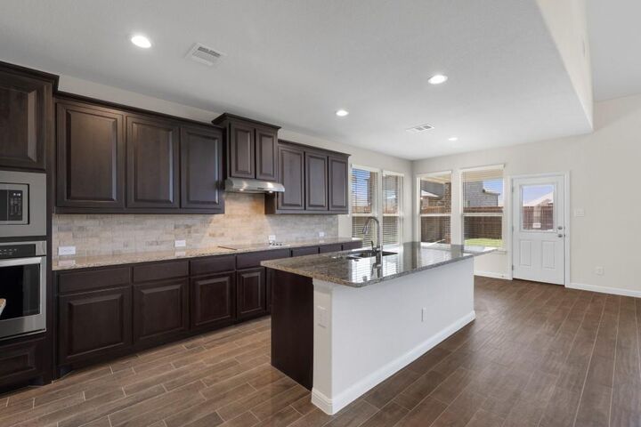 Property Photo:  829 Summer Grove Drive  TX 76065 