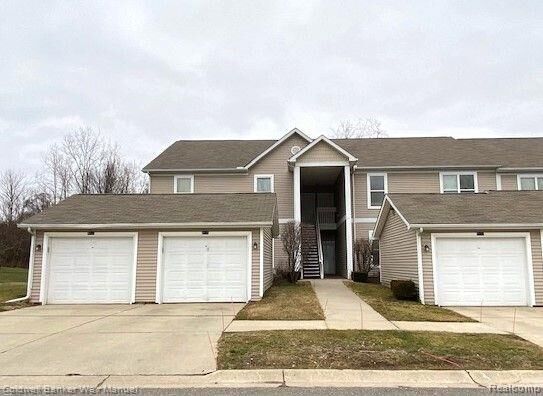 Property Photo: 8123 Autumn Woods Trail 36 MI 48198