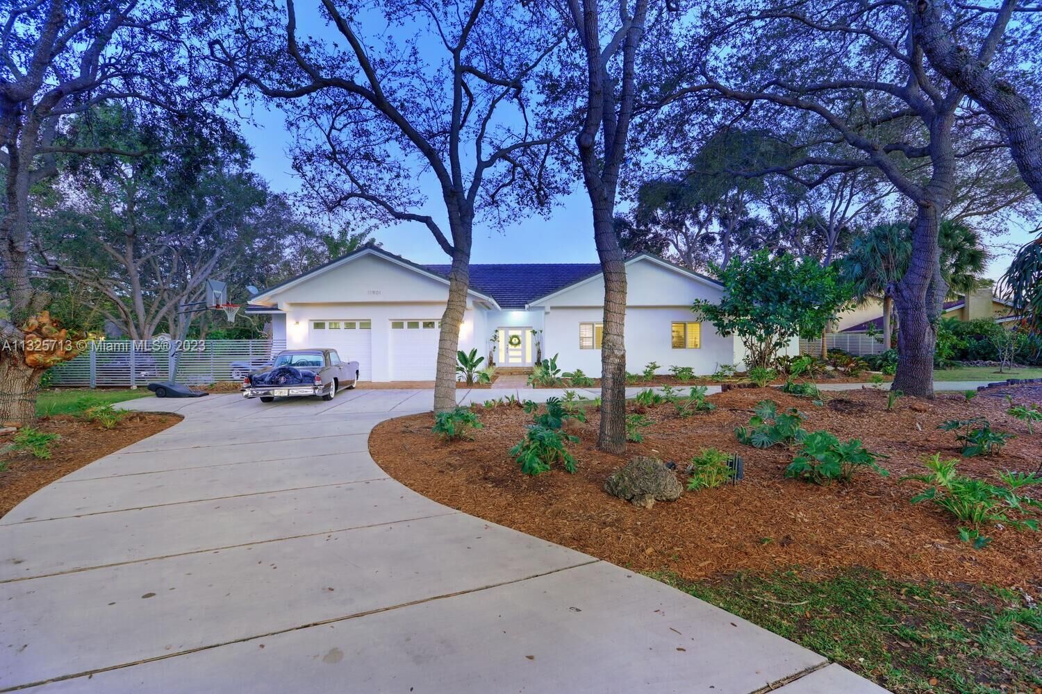 Property Photo:  11901 SW 91 Ave  FL 33176 