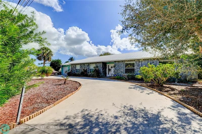 Property Photo: 322 S Naranja Ave FL 34983
