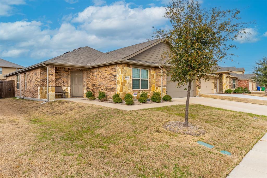 Property Photo: 1053 Sewell Drive TX 75189
