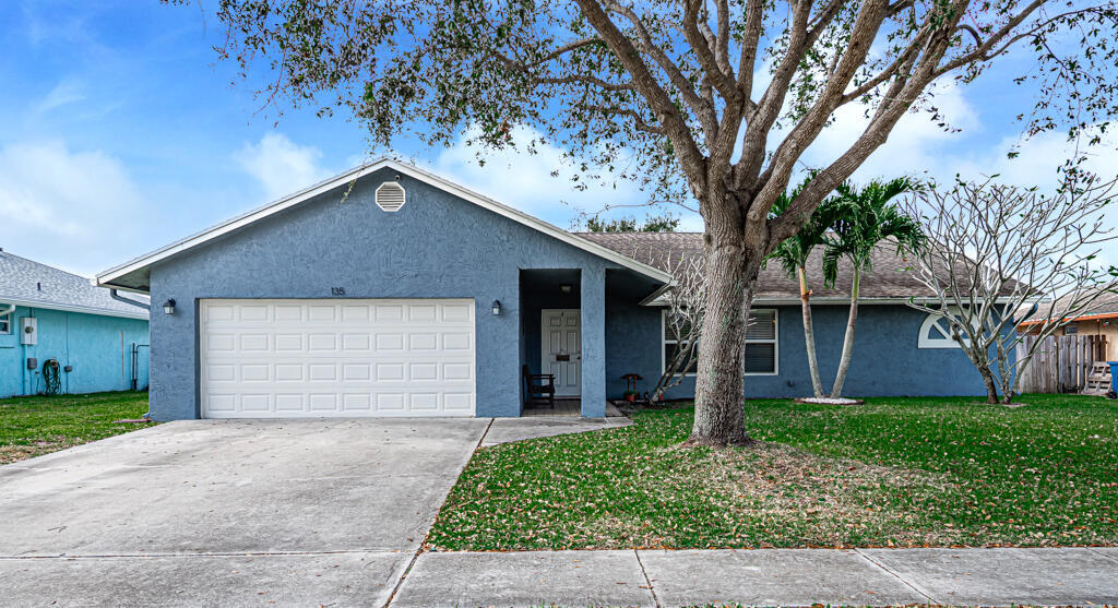 Property Photo: 135 Sunflower Circle FL 33411