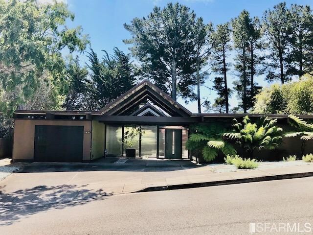 Property Photo:  2931 Frontera Way  CA 94010 