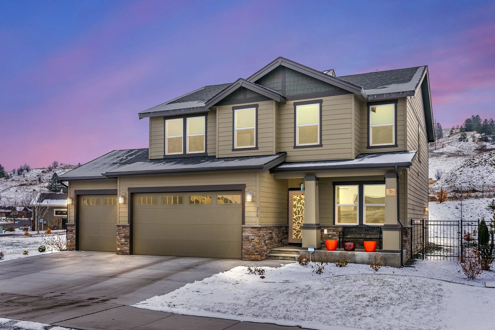 Property Photo: 250 S Legacy Ridge Dr WA 99019