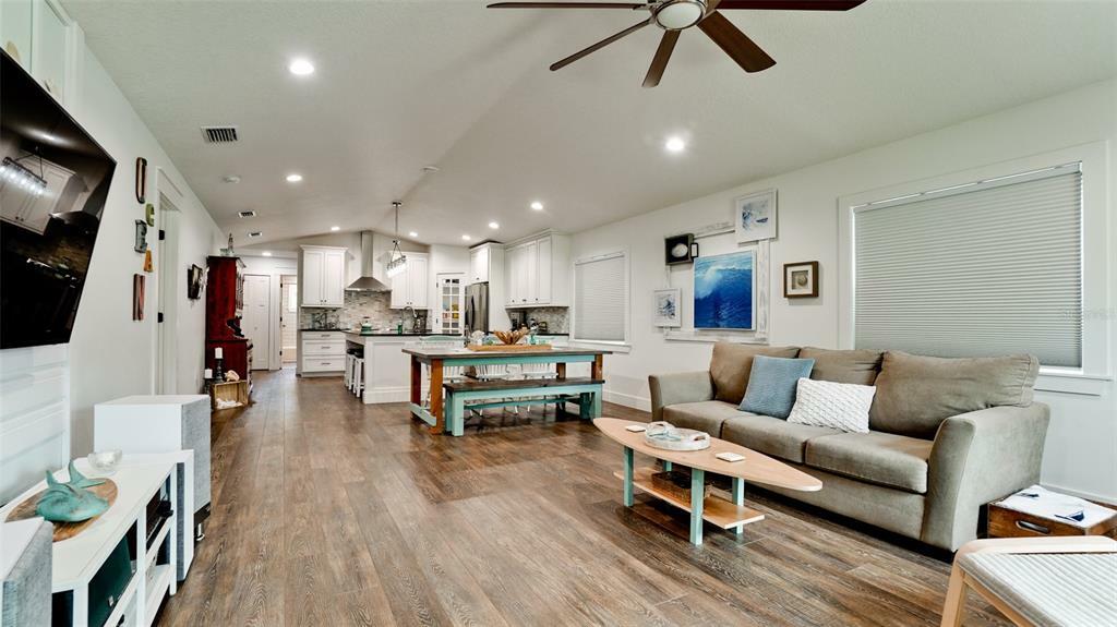 Property Photo: 606 19th Avenue W FL 34221