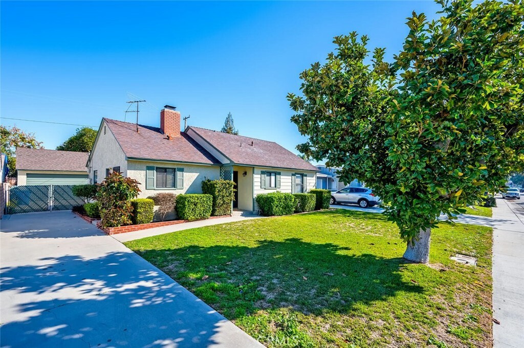 Property Photo: 13621 Chestnut Street CA 90605