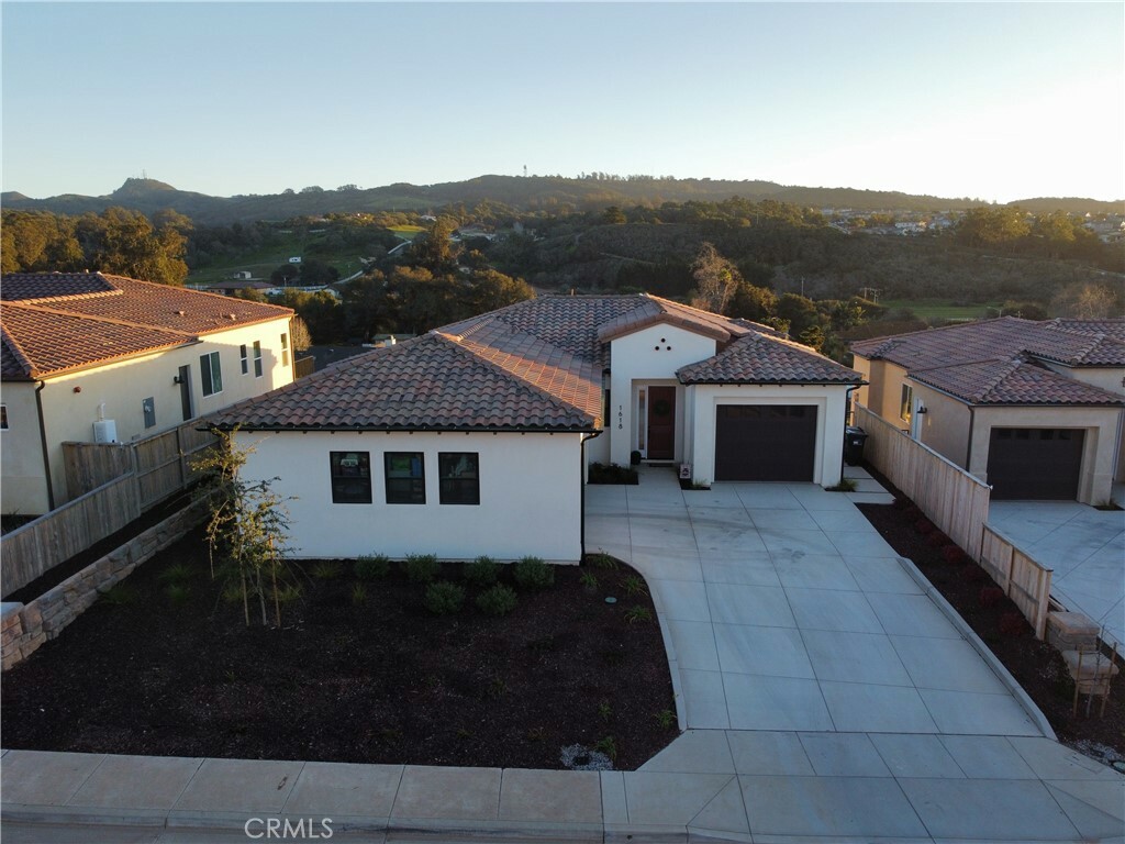 Property Photo:  1618 Tuscan Way  CA 93455 