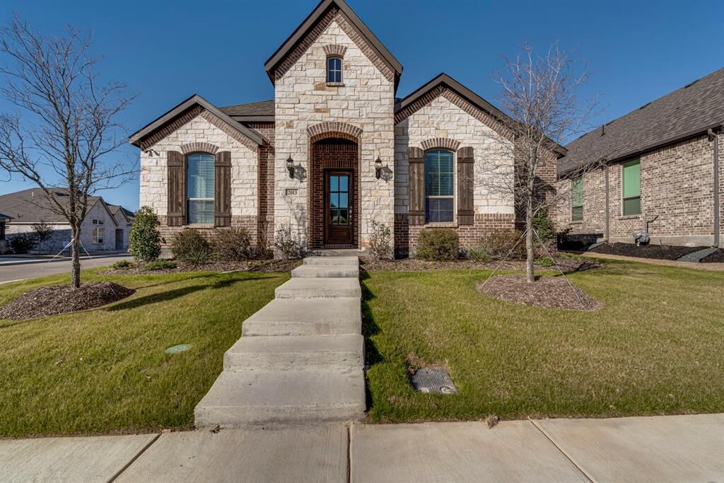 Property Photo: 2013 Kati Jane Lane TX 76065