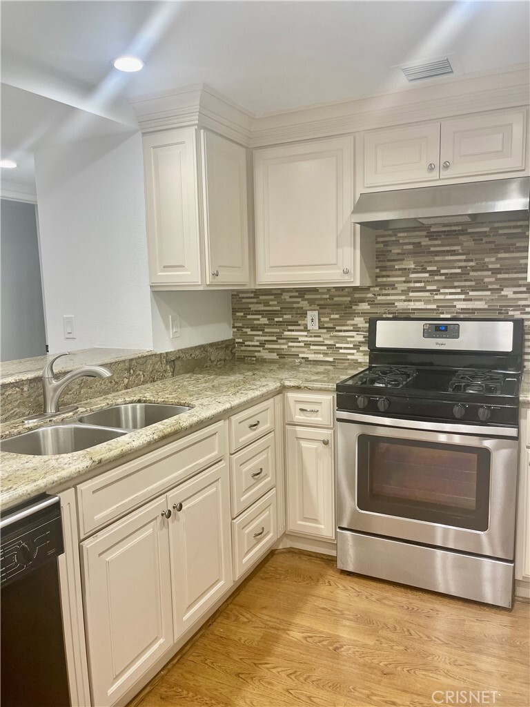 Property Photo: 5800 Owensmouth Avenue 62 CA 91367