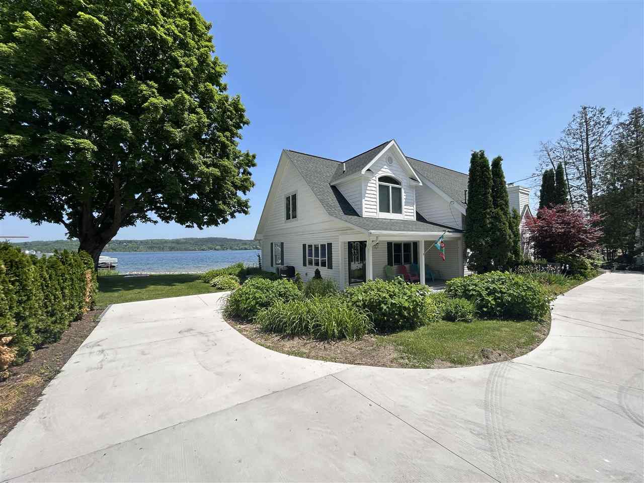 Property Photo: 512 N Lake MI 49727