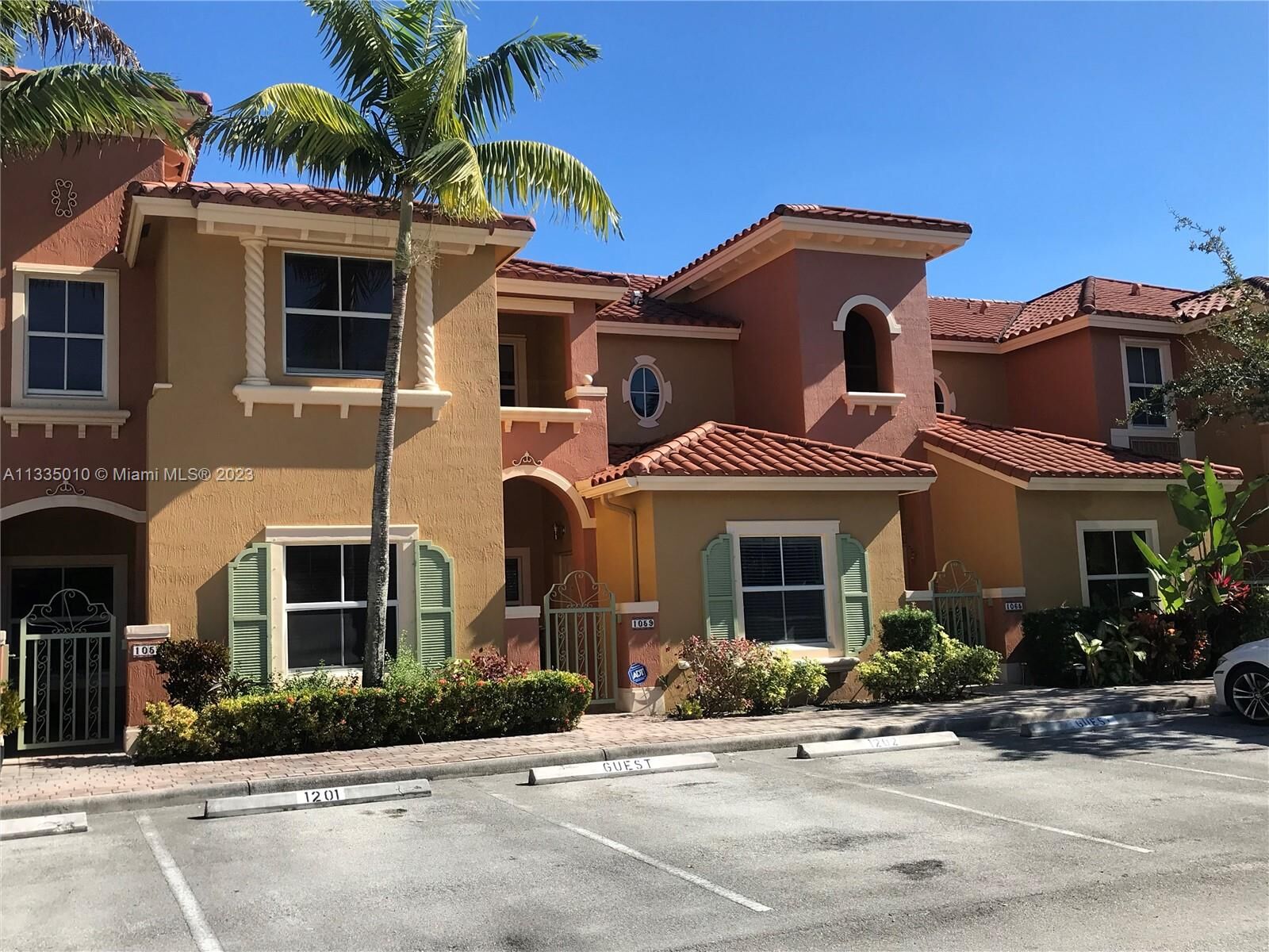 Property Photo: 1079 SW 143rd Ave 1204 FL 33027