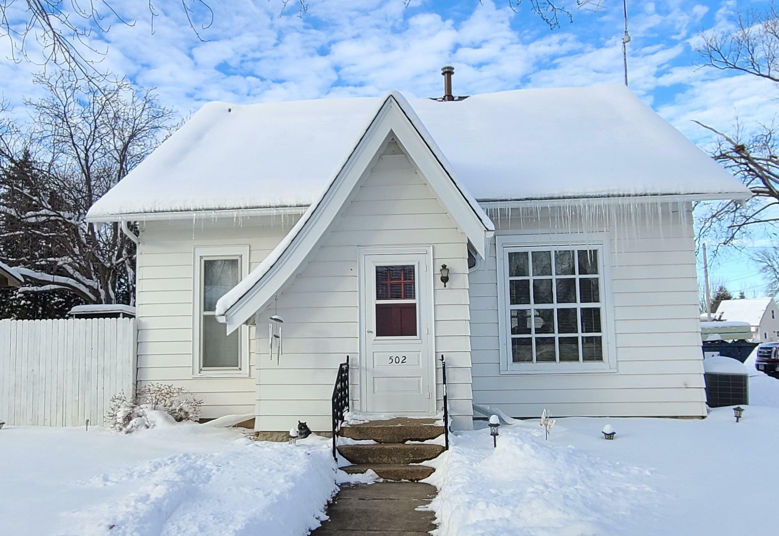 Property Photo:  502 Cedar Street  IA 50658 