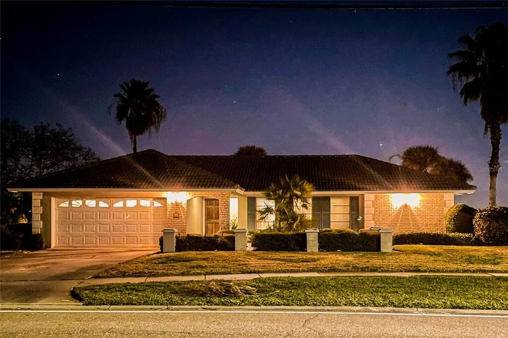 Property Photo:  525 Island Way  FL 33767 