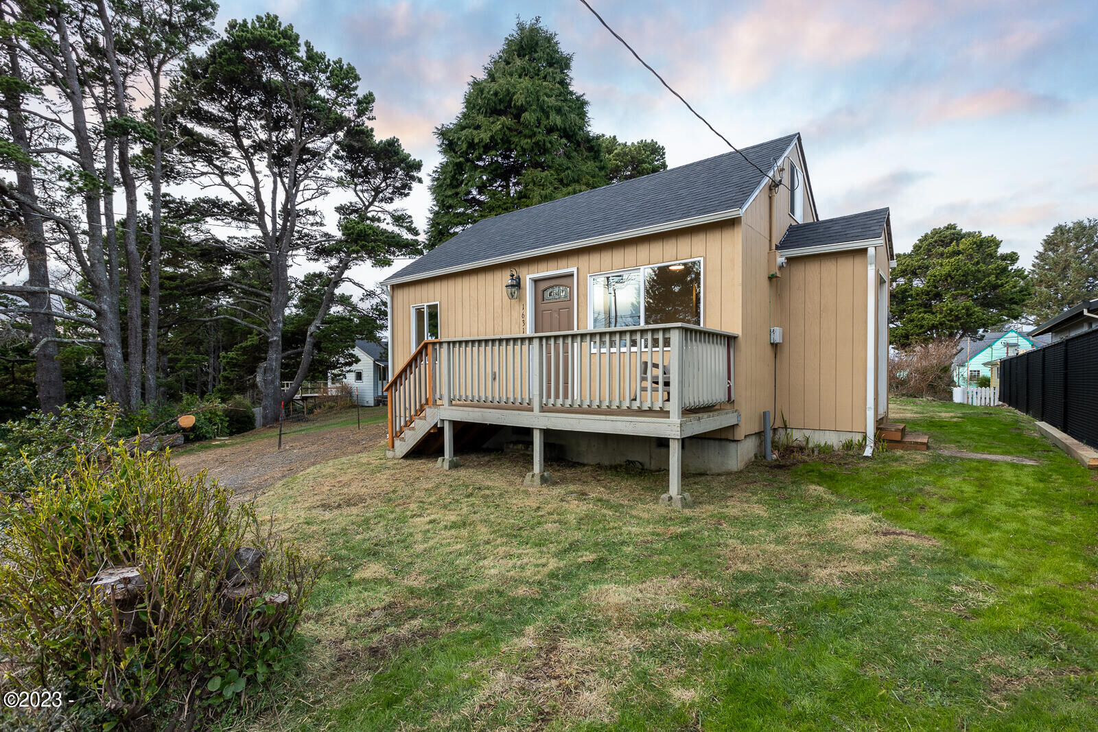 Property Photo:  1631 NE 12th Street  OR 97367