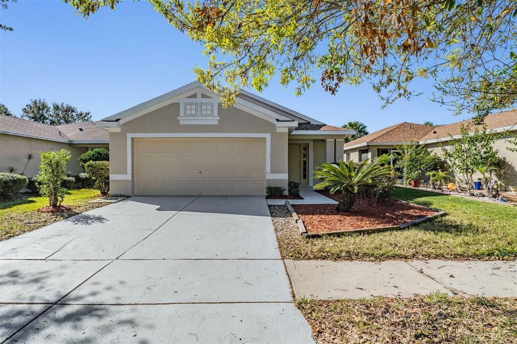 Property Photo:  11528 Crestlake Village Drive  FL 33569 