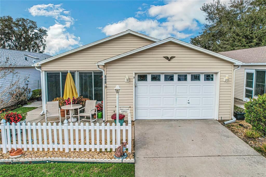 Property Photo: 448 Hildalgo Drive FL 32159