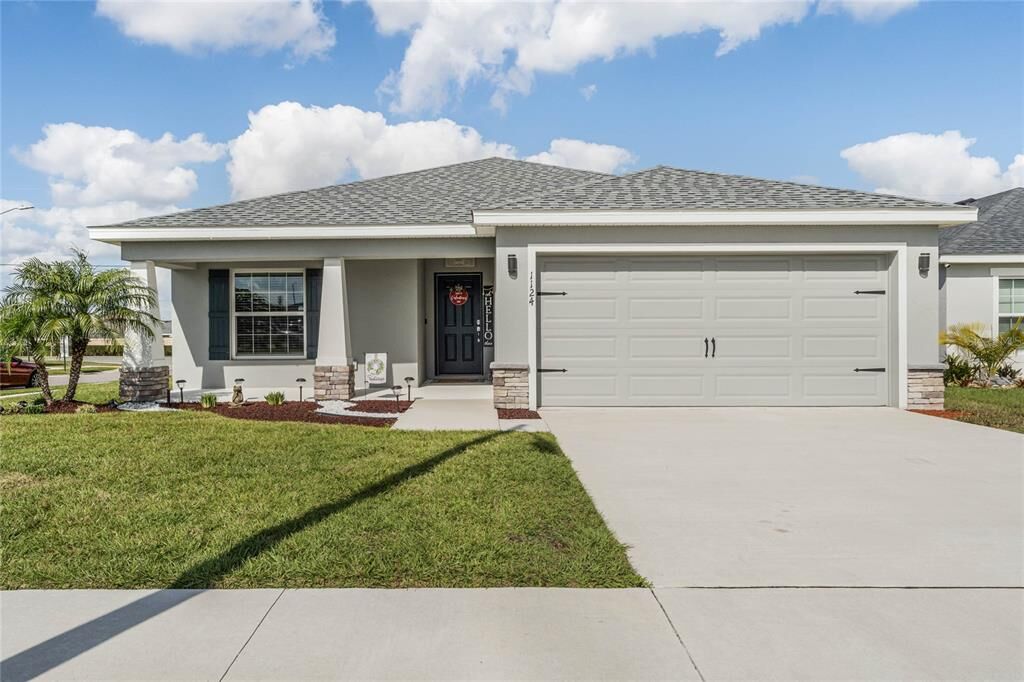 Property Photo:  1124 Zion Drive  FL 33844 