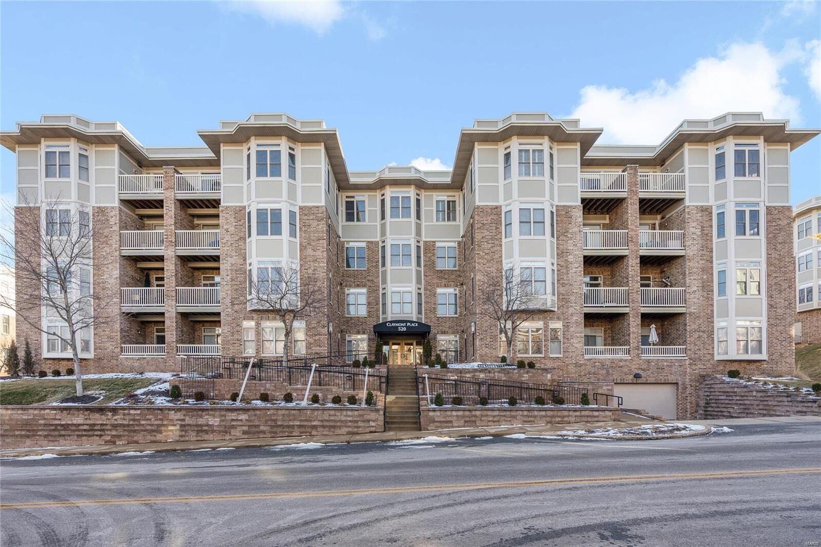 Property Photo:  520 North &Amp South Road 406  MO 63130 
