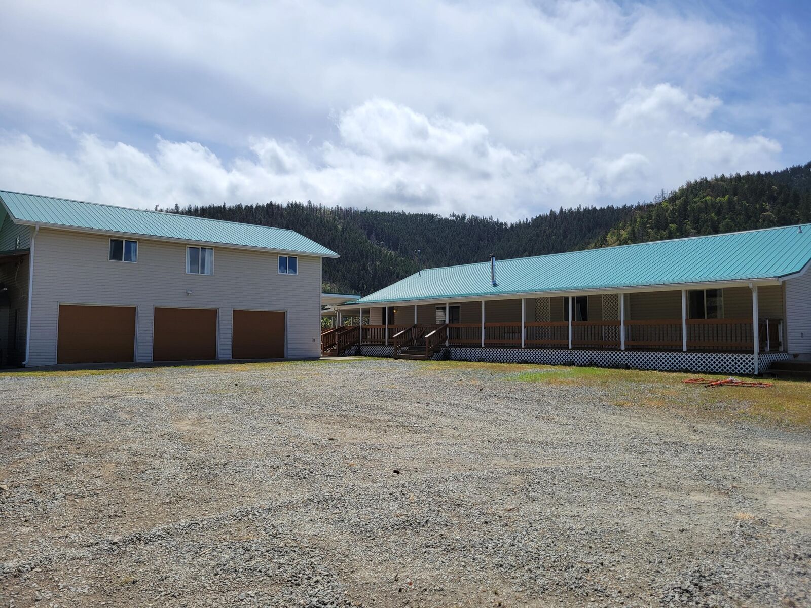 Property Photo: 5595 Griffin Creek Road OR 97501
