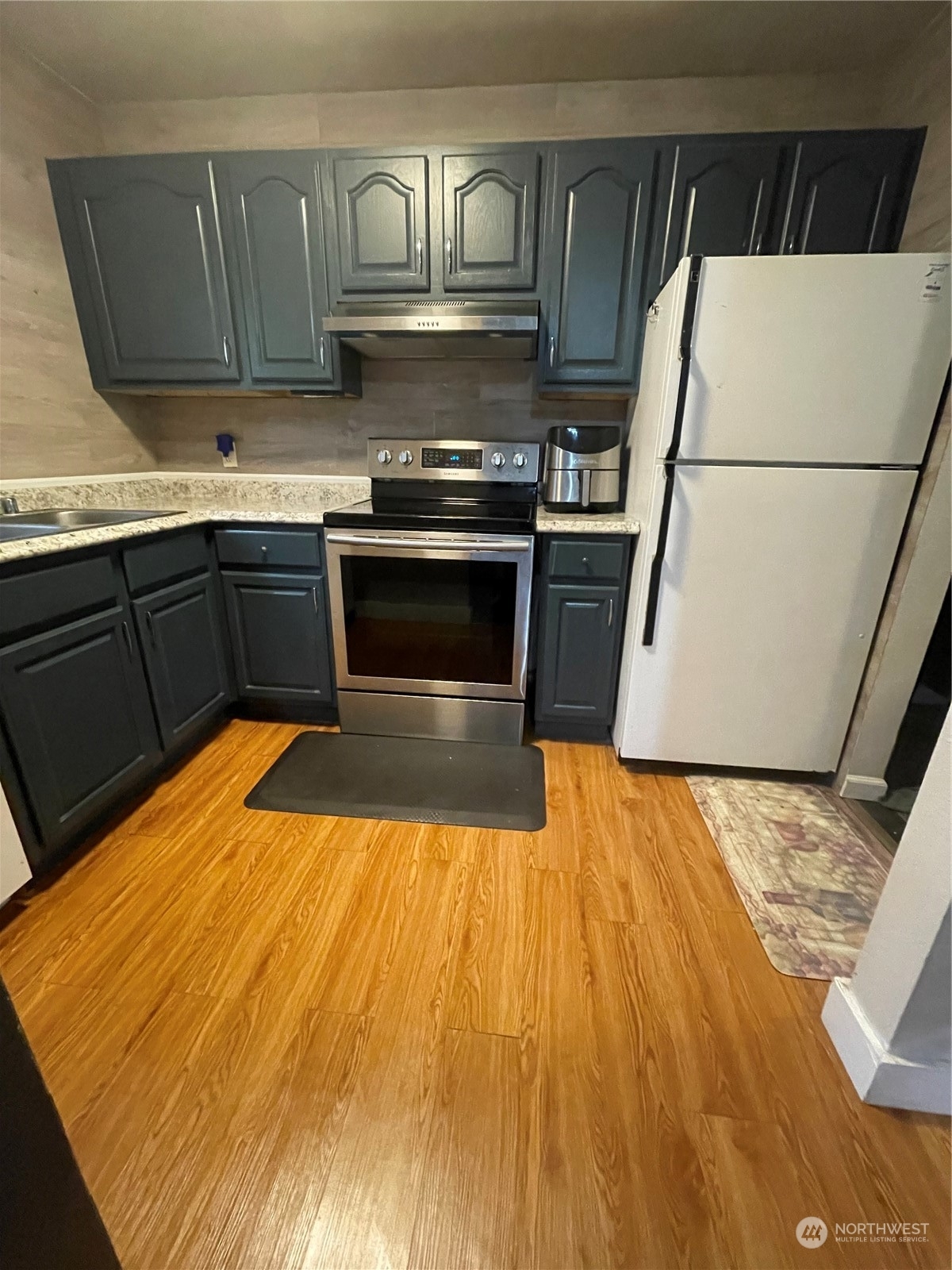 Property Photo: 10648 254th Place SE I-2 WA 98030
