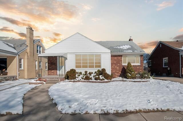 Property Photo:  15054 Oceana Avenue  MI 48101 