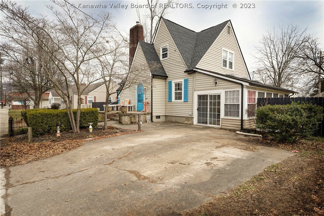 Property Photo: 614 Park Street WV 25177