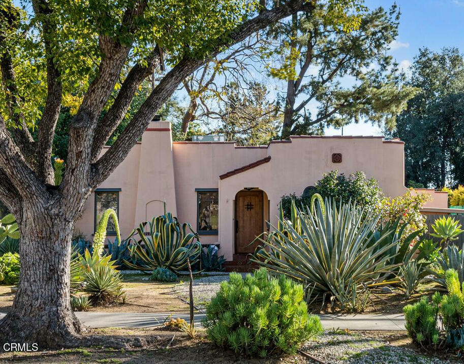 Property Photo: 1006 E Elizabeth Street CA 91104