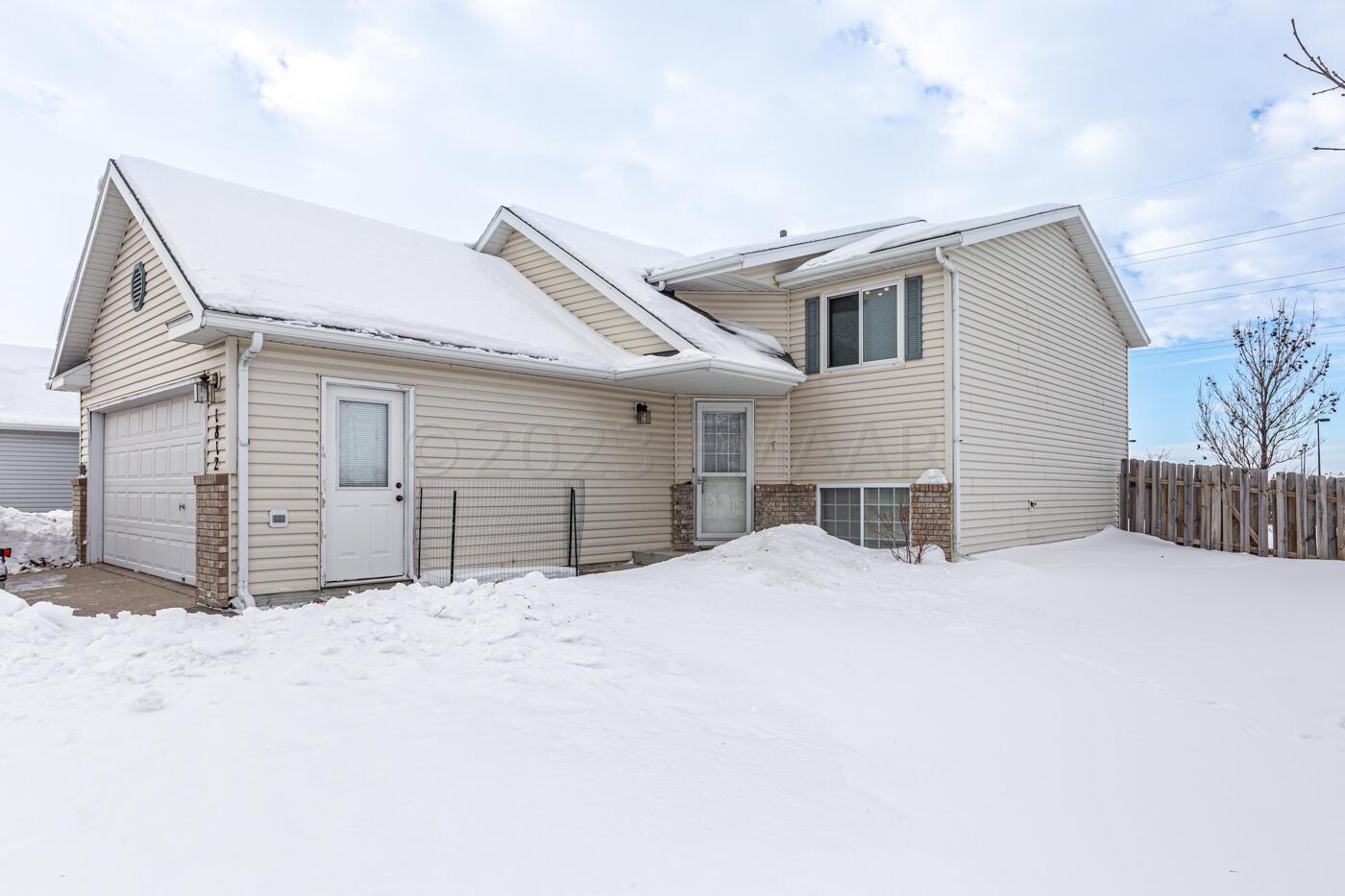 Property Photo: 1812 Huntington Court ND 58078