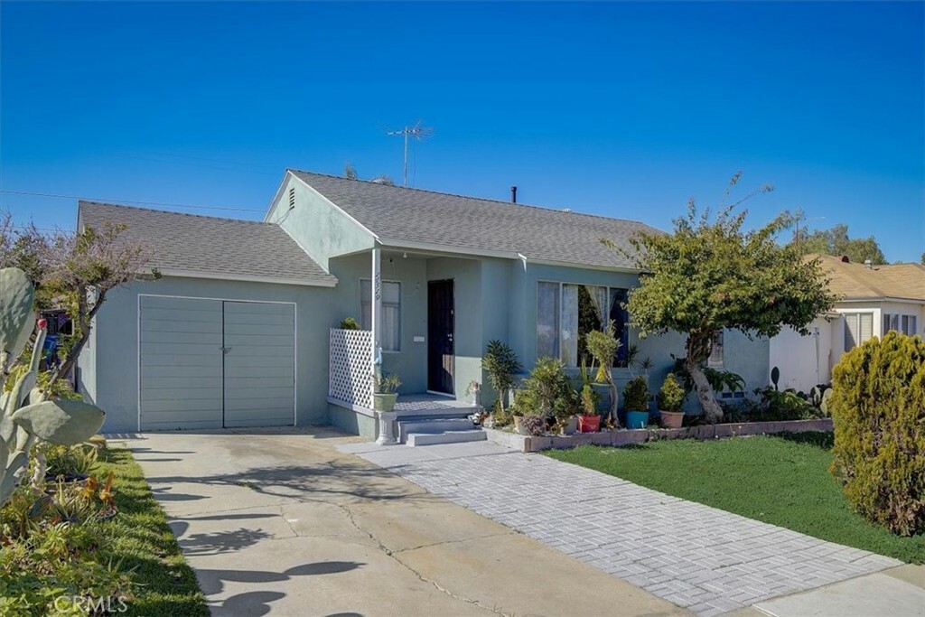Property Photo: 14519 Van Ness Avenue CA 90249