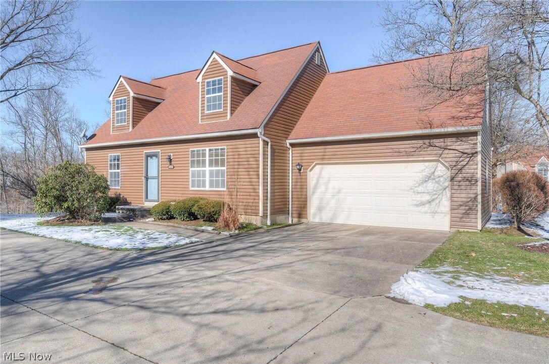 Property Photo:  14961 Royal Ridge Lane 19  OH 44133 