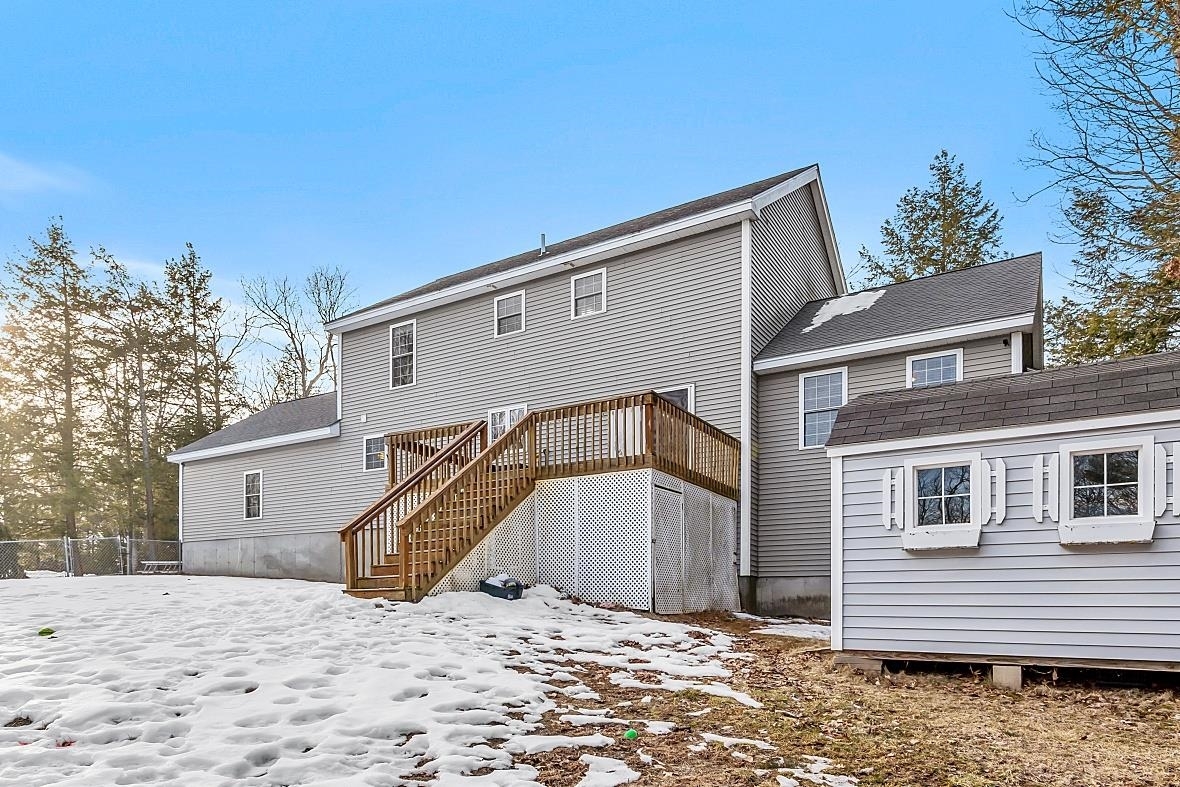 Property Photo:  5 Lynwood Road  NH 03077 