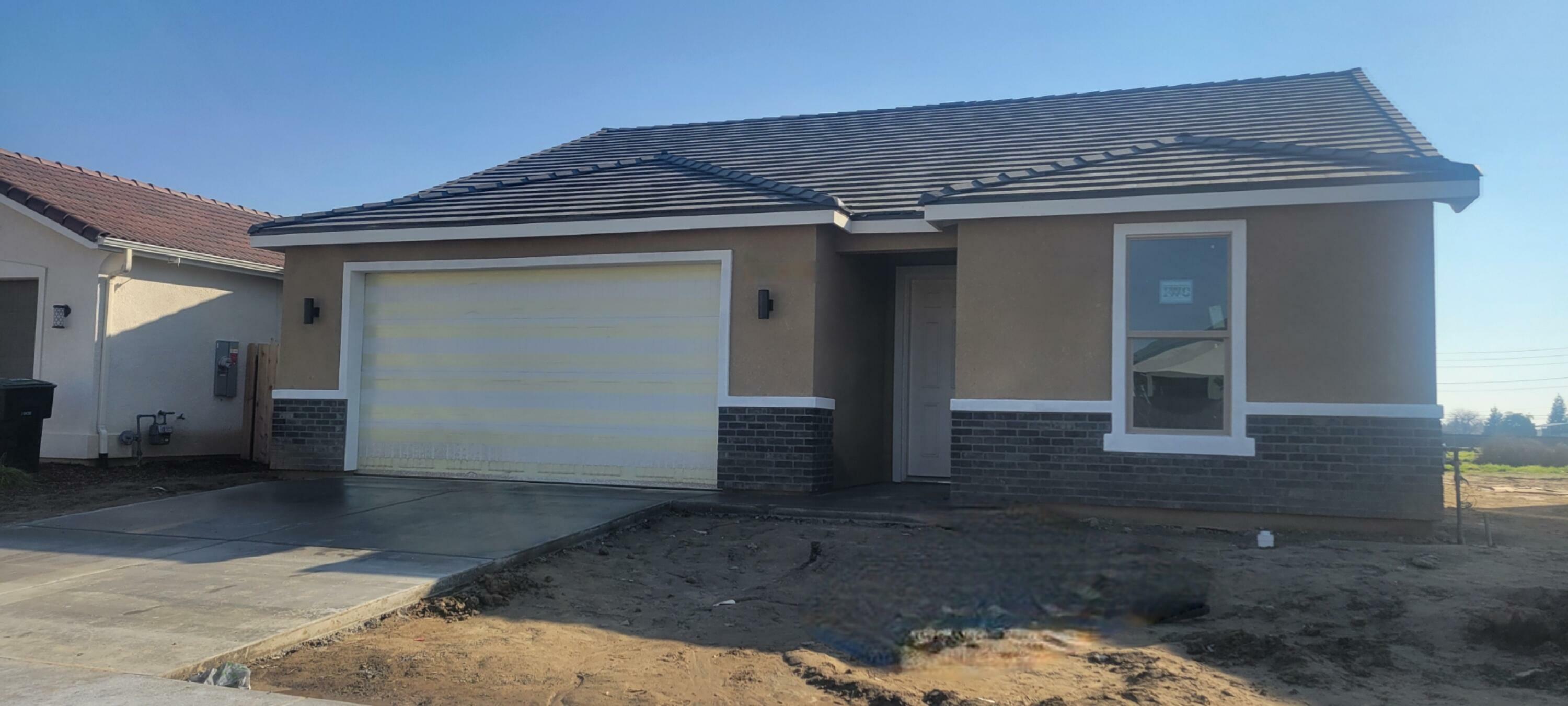 Property Photo: 1129 E Harter Dr Drive CA 93292