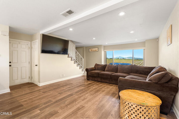 Property Photo:  1403 Iguana Circle  CA 93003 