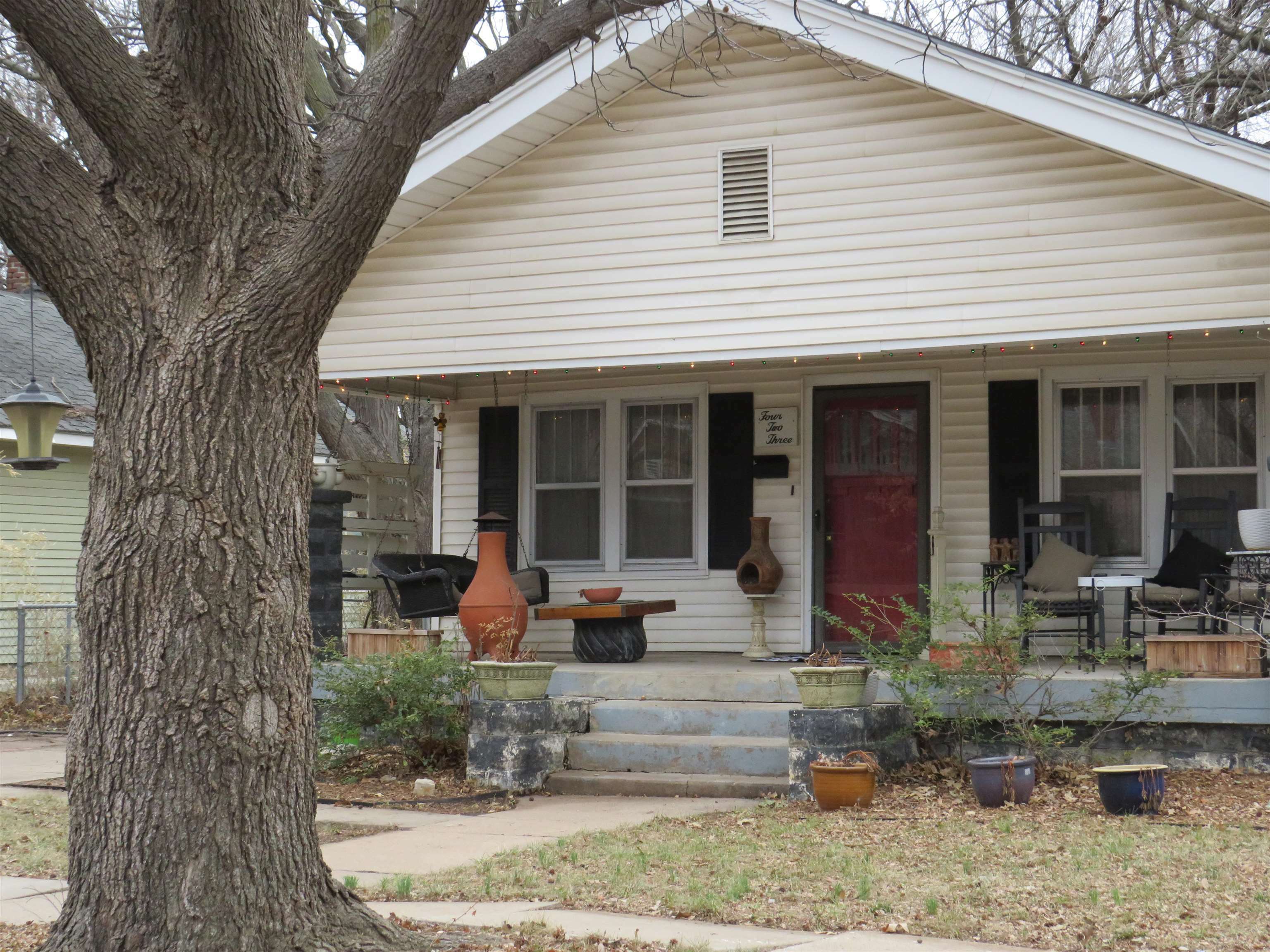 Property Photo:  423 S Estelle St  KS 67211 