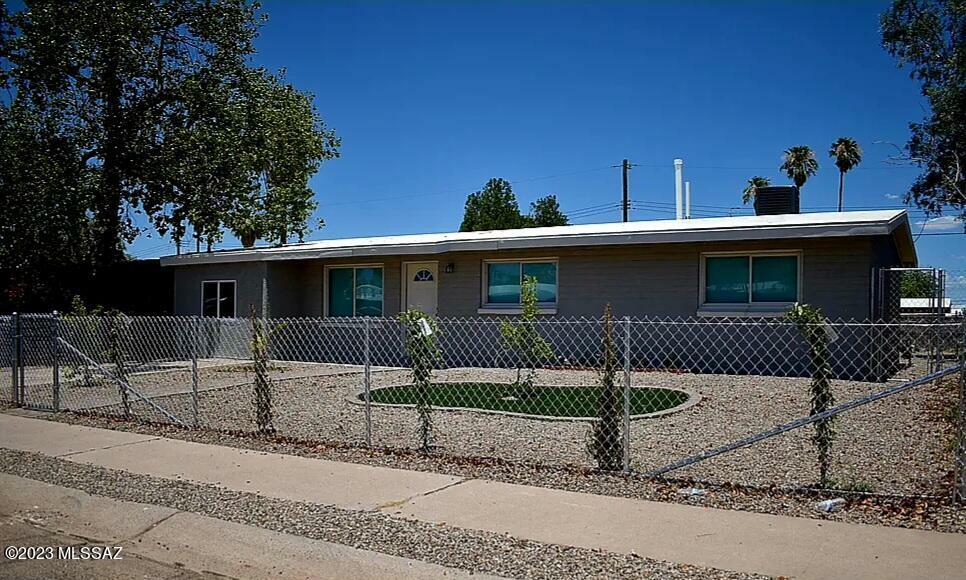 Property Photo:  1008 W King Street  AZ 85705 