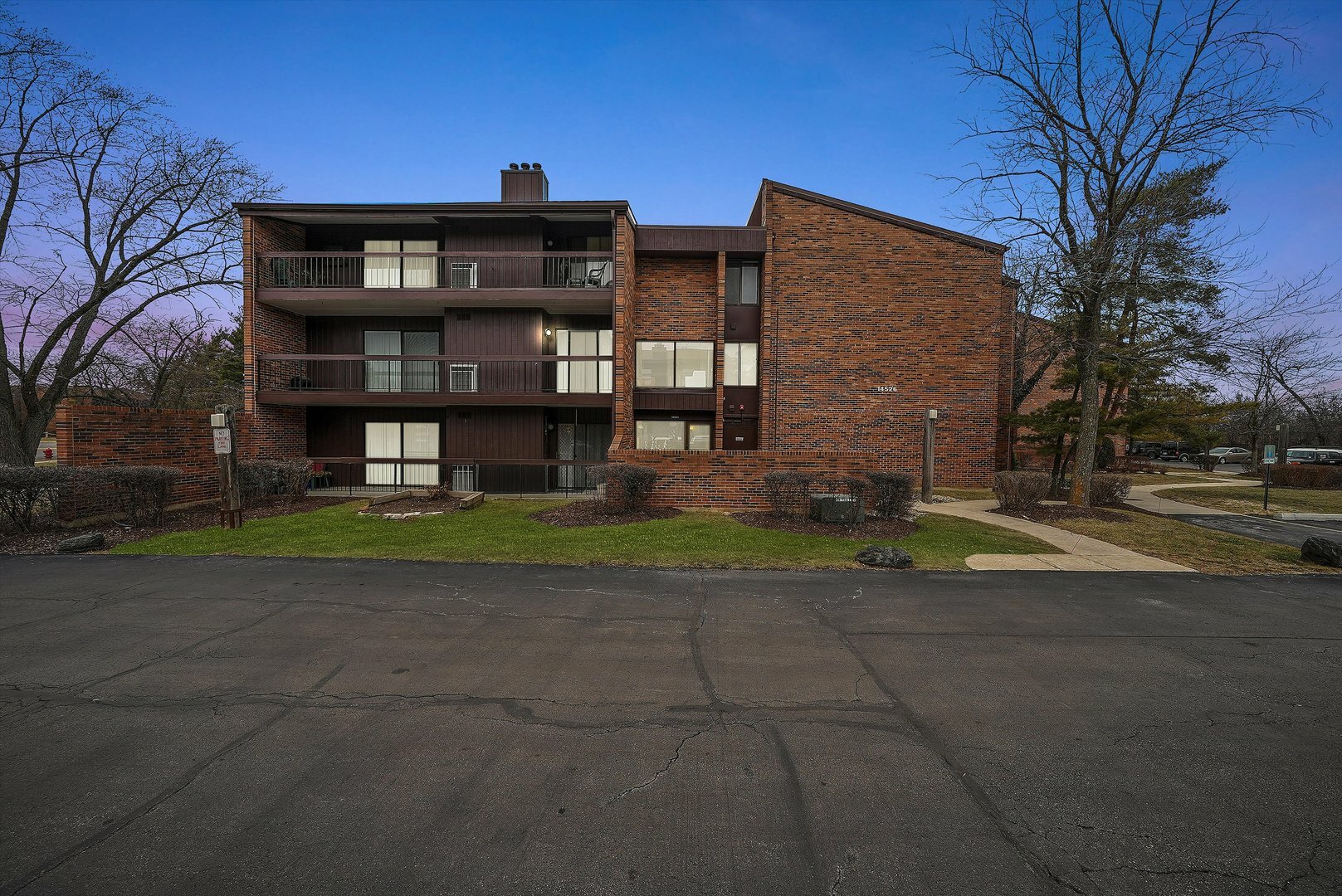 Property Photo: 14526 Linder Court Ph3 IL 60452