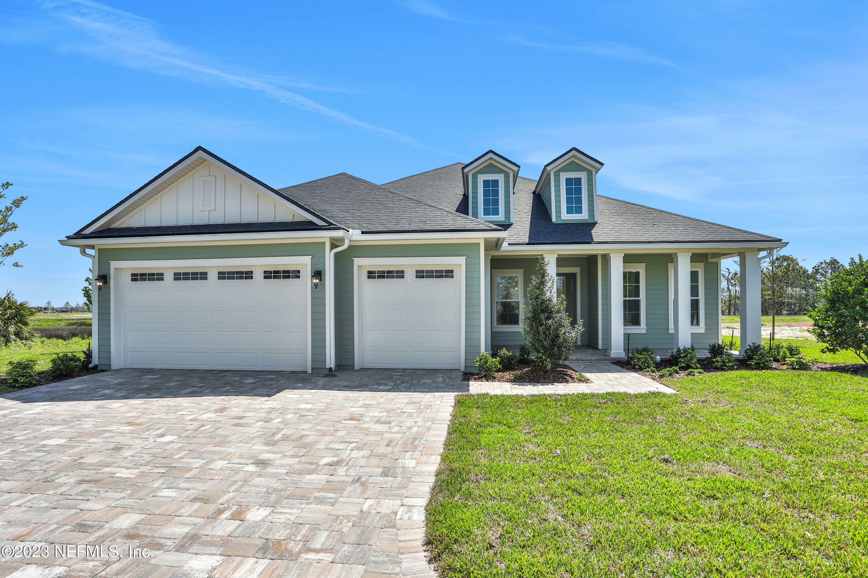 Property Photo:  170 Pasarela Drive  FL 32095 