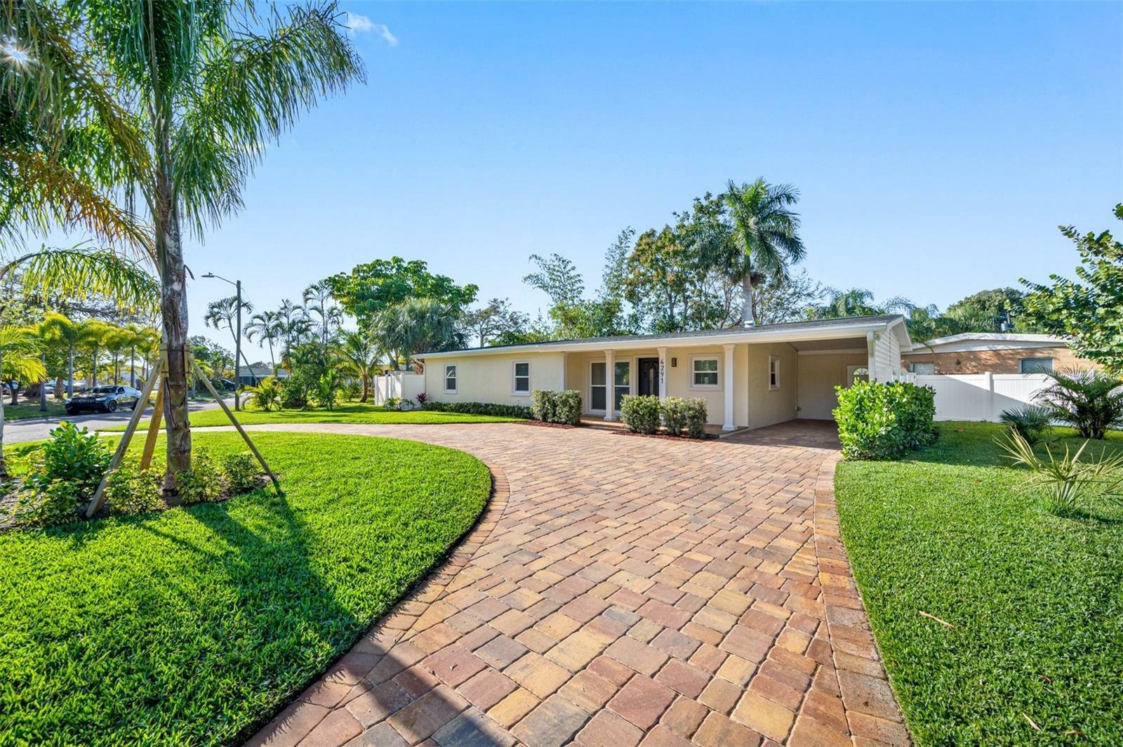 Property Photo:  4291 Neptune Drive SE  FL 33705 