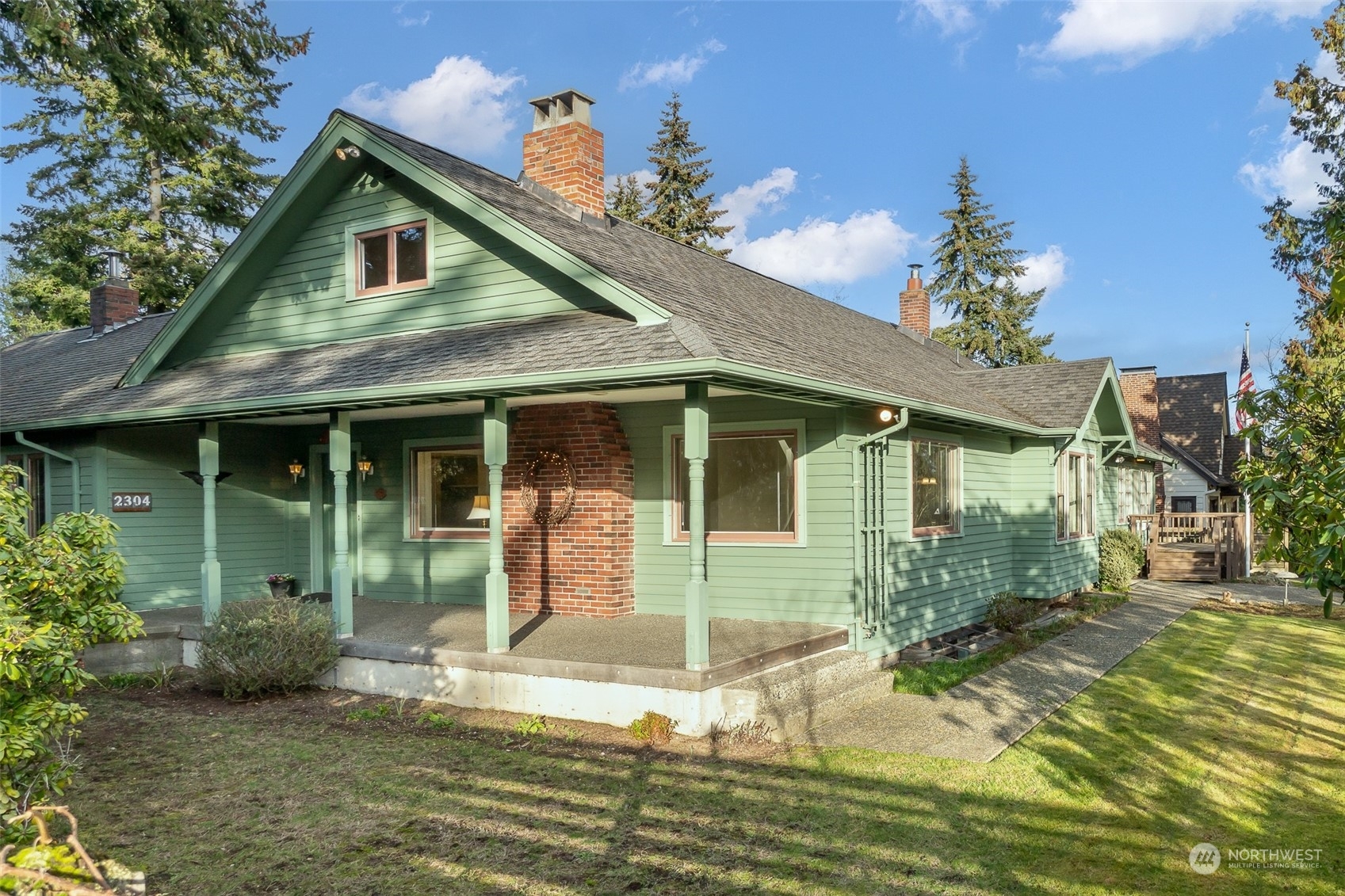 Property Photo:  2304 N 117th Street  WA 98133 